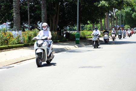 Khu vực Hà Nội, trong ngày hôm nay và ngày mai (11/4) ngày nắng, đêm không mưa; nhiệt độ cao nhất đạt 32-35 độ C.
